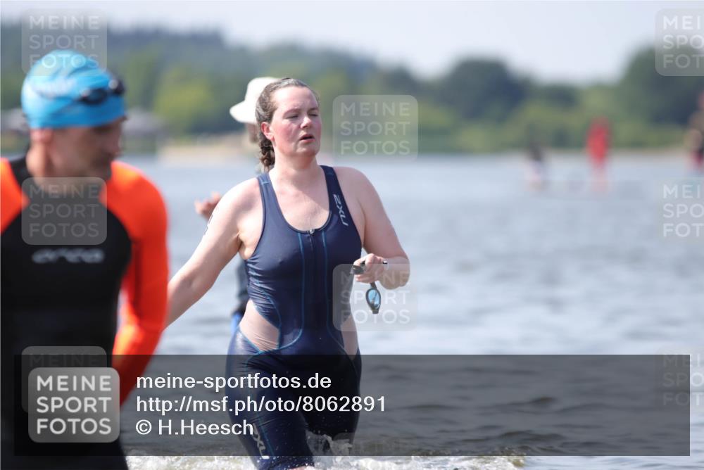 22.06.2025 - Viking Triathlon H.Heesch http://msf.ph/oto/8062891 22.06.2025 10:49:56 Schwimmen 69, 97, 140, 270, 273, 356 meine-sportfotos.de
