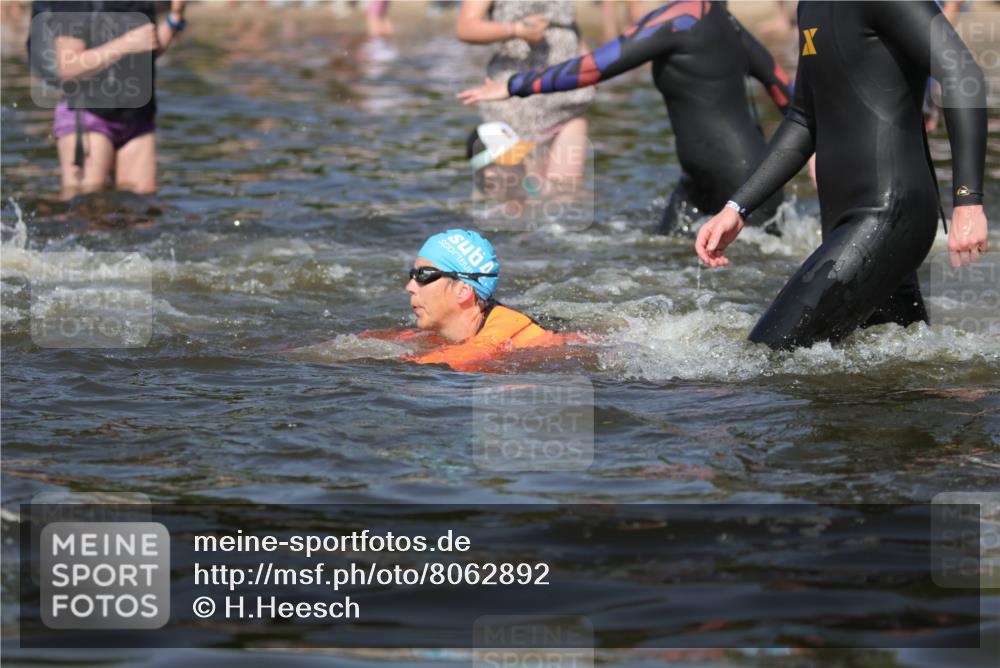 22.06.2025 - Viking Triathlon H.Heesch http://msf.ph/oto/8062892 22.06.2025 10:07:41 Schwimmen 16, 23, 102, 121, 143, 263, 270, 285, 363, 436, 476, 484, 503, 547, 615, 621, 624 meine-sportfotos.de