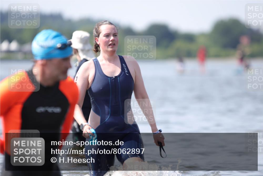 22.06.2025 - Viking Triathlon H.Heesch http://msf.ph/oto/8062897 22.06.2025 10:49:56 Schwimmen 69, 97, 140, 270, 273, 356 meine-sportfotos.de