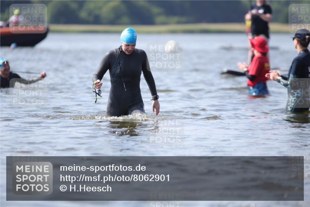 22.06.2025 - Viking Triathlon H.Heesch http://msf.ph/oto/8062901 22.06.2025 10:49:59 Schwimmen 69, 97, 140, 270, 273, 356 meine-sportfotos.de