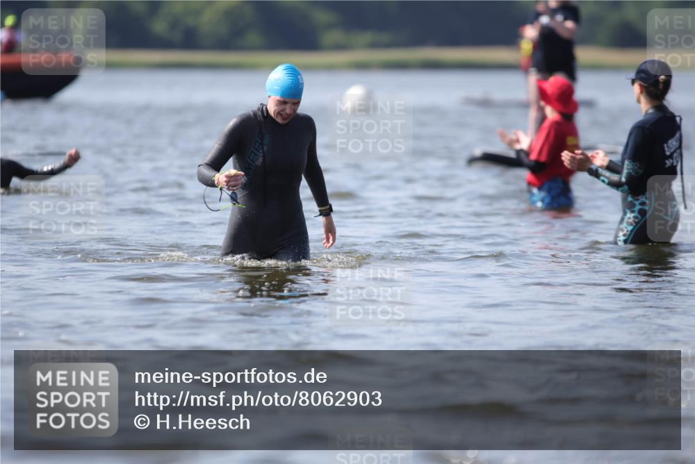 22.06.2025 - Viking Triathlon H.Heesch http://msf.ph/oto/8062903 22.06.2025 10:49:59 Schwimmen 69, 97, 140, 270, 273, 356 meine-sportfotos.de