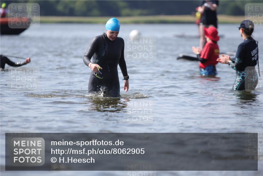 22.06.2025 - Viking Triathlon H.Heesch http://msf.ph/oto/8062905 22.06.2025 10:50:00 Schwimmen 69, 97, 140, 270, 273, 356, 431 meine-sportfotos.de