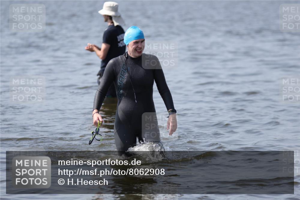 22.06.2025 - Viking Triathlon H.Heesch http://msf.ph/oto/8062908 22.06.2025 10:50:11 Schwimmen 97, 431, 463 meine-sportfotos.de