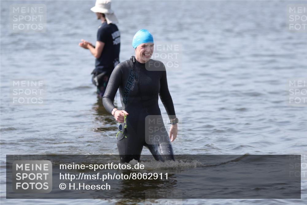 22.06.2025 - Viking Triathlon H.Heesch http://msf.ph/oto/8062911 22.06.2025 10:50:11 Schwimmen 97, 431, 463 meine-sportfotos.de