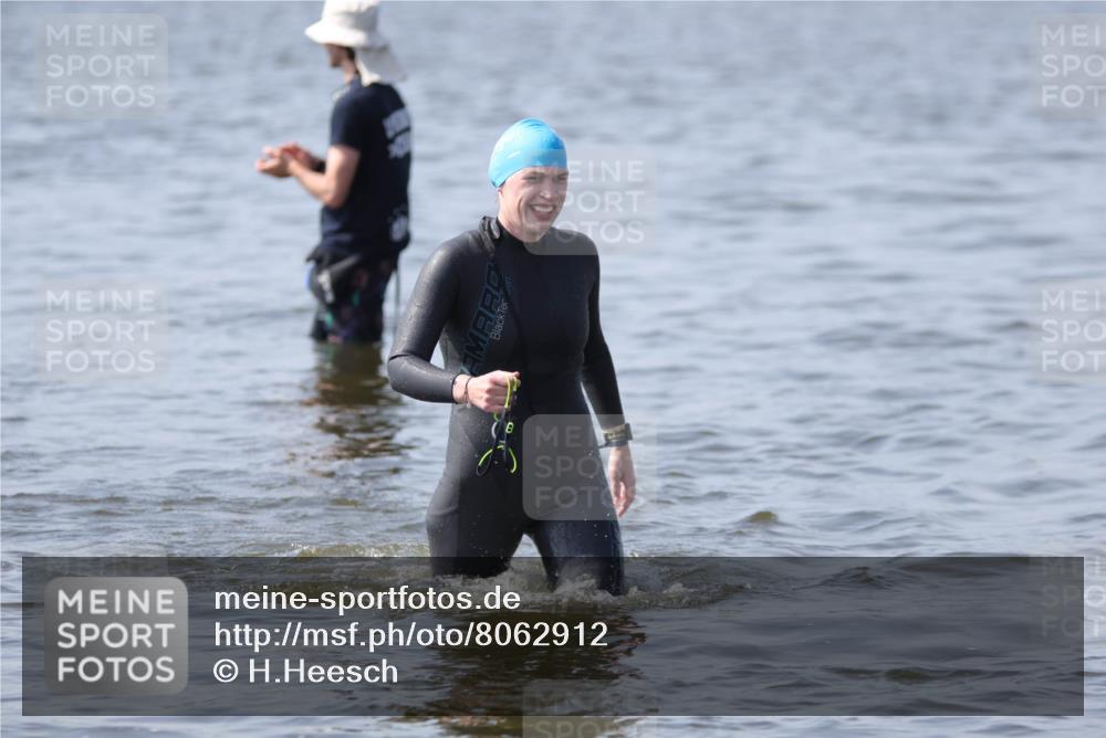 22.06.2025 - Viking Triathlon H.Heesch http://msf.ph/oto/8062912 22.06.2025 10:50:11 Schwimmen 97, 431, 463 meine-sportfotos.de