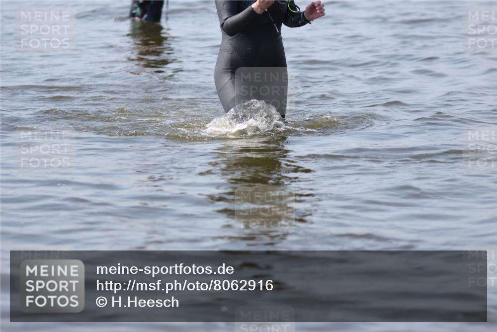 22.06.2025 - Viking Triathlon H.Heesch http://msf.ph/oto/8062916 22.06.2025 10:50:12 Schwimmen 97, 431, 463 meine-sportfotos.de