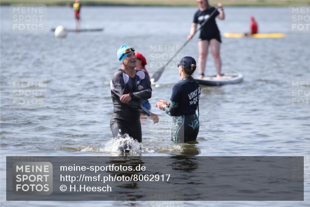 22.06.2025 - Viking Triathlon H.Heesch http://msf.ph/oto/8062917 22.06.2025 10:50:15 Schwimmen 431, 463 meine-sportfotos.de
