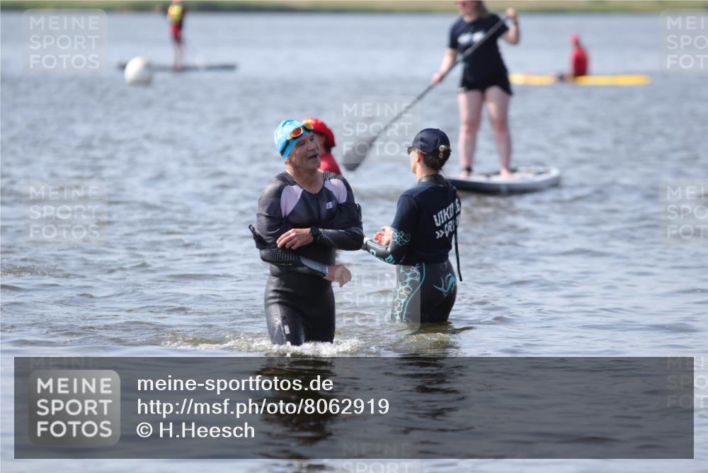 22.06.2025 - Viking Triathlon H.Heesch http://msf.ph/oto/8062919 22.06.2025 10:50:15 Schwimmen 431, 463 meine-sportfotos.de