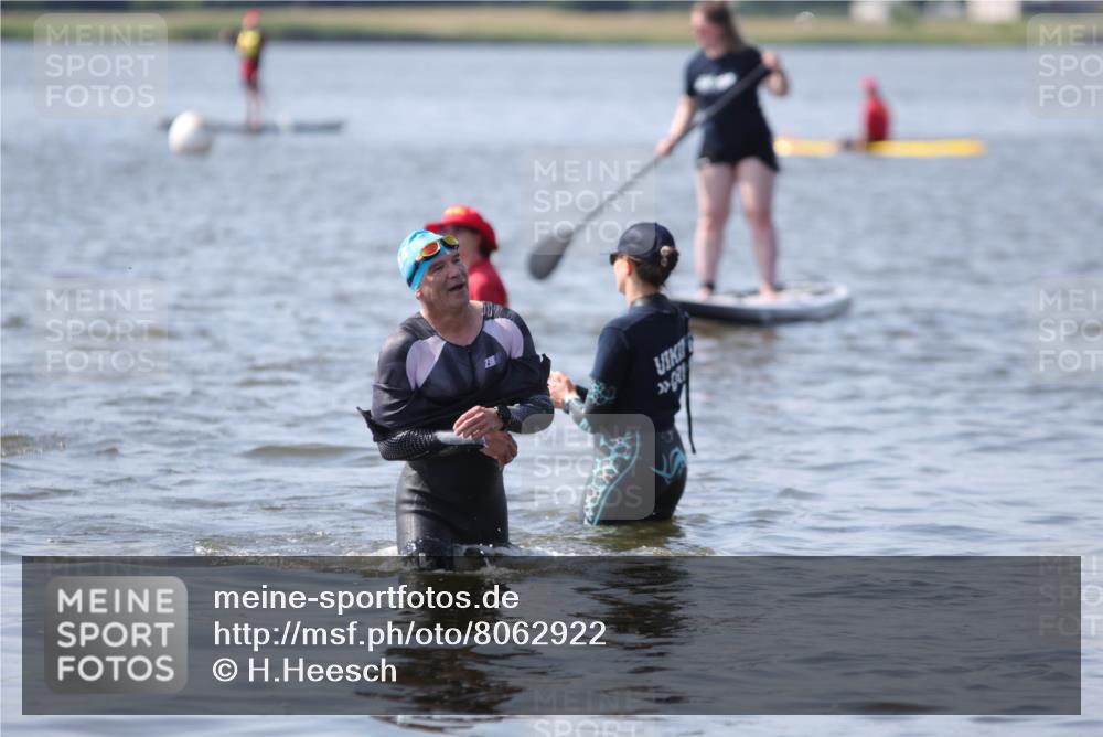 22.06.2025 - Viking Triathlon H.Heesch http://msf.ph/oto/8062922 22.06.2025 10:50:15 Schwimmen 431, 463 meine-sportfotos.de