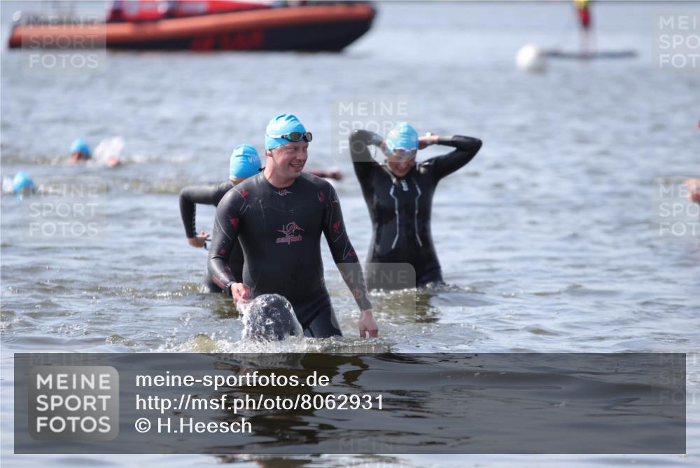 22.06.2025 - Viking Triathlon H.Heesch http://msf.ph/oto/8062931 22.06.2025 10:50:19 Schwimmen 24, 202, 418, 431, 463 meine-sportfotos.de