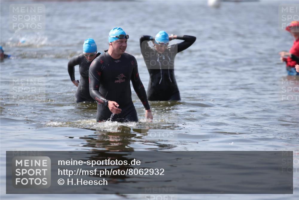 22.06.2025 - Viking Triathlon H.Heesch http://msf.ph/oto/8062932 22.06.2025 10:50:19 Schwimmen 24, 202, 418, 431, 463 meine-sportfotos.de