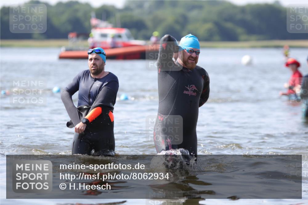 22.06.2025 - Viking Triathlon H.Heesch http://msf.ph/oto/8062934 22.06.2025 10:50:31 Schwimmen 24, 48, 202, 402, 418, 463, 533 meine-sportfotos.de