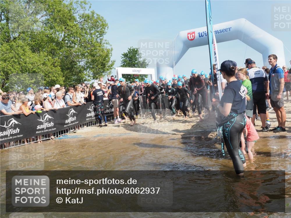 22.06.2025 - Viking Triathlon KatJ http://msf.ph/oto/8062937 22.06.2025 10:01:52 Schwimmen 3, 17, 33, 80, 91, 125, 158, 170, 271, 304, 310, 355, 496, 555, 618 meine-sportfotos.de