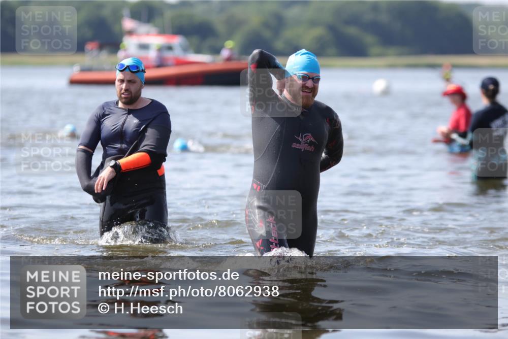 22.06.2025 - Viking Triathlon H.Heesch http://msf.ph/oto/8062938 22.06.2025 10:50:31 Schwimmen 24, 48, 202, 402, 418, 463, 533 meine-sportfotos.de