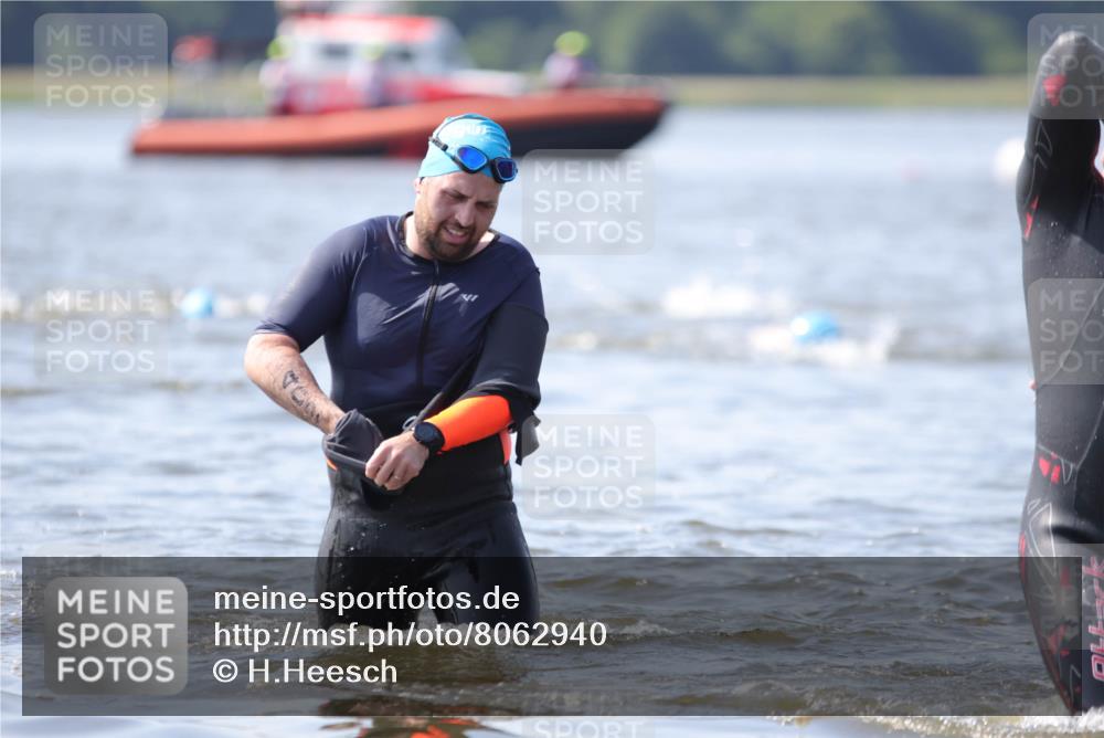 22.06.2025 - Viking Triathlon H.Heesch http://msf.ph/oto/8062940 22.06.2025 10:50:32 Schwimmen 24, 48, 202, 402, 418, 463, 533 meine-sportfotos.de