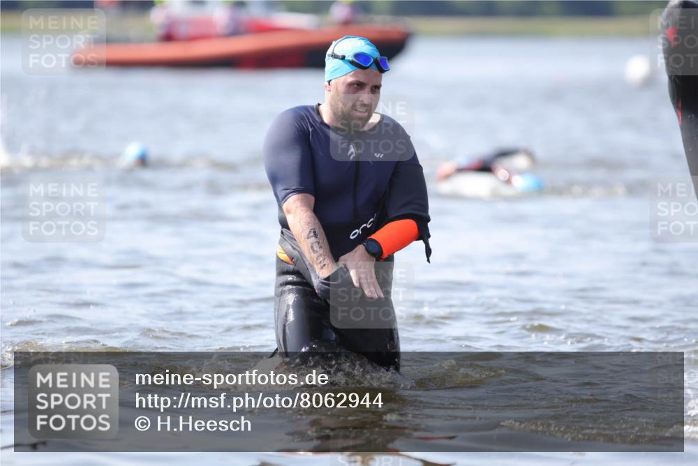 22.06.2025 - Viking Triathlon H.Heesch http://msf.ph/oto/8062944 22.06.2025 10:50:33 Schwimmen 24, 48, 202, 402, 418, 463, 533 meine-sportfotos.de