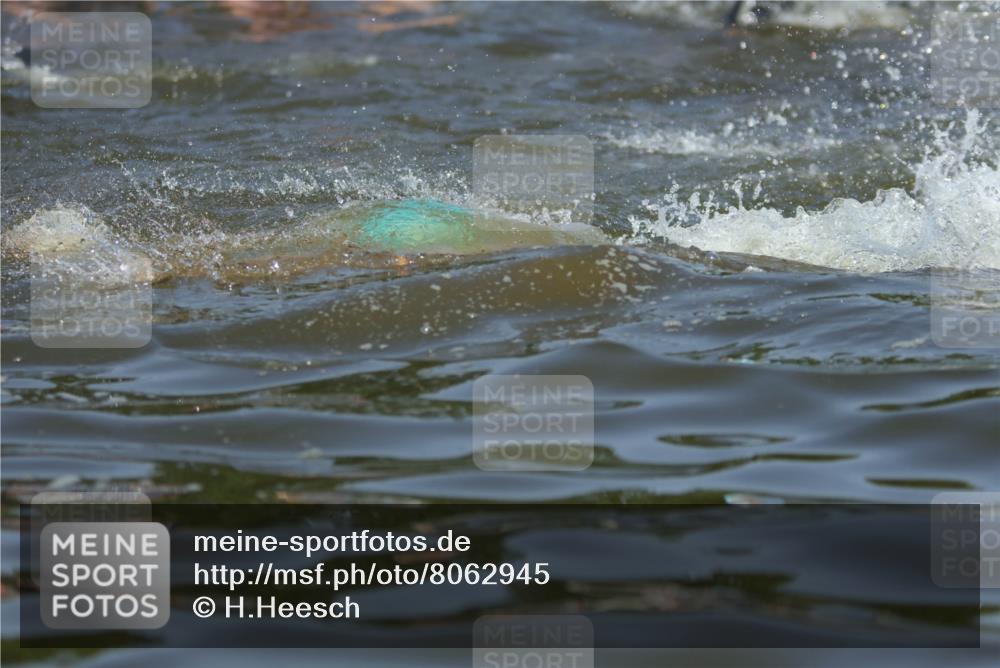 22.06.2025 - Viking Triathlon H.Heesch http://msf.ph/oto/8062945 22.06.2025 10:07:51 Schwimmen 16, 31, 76, 95, 102, 130, 263, 292, 372, 453, 477, 503, 624, 650 meine-sportfotos.de