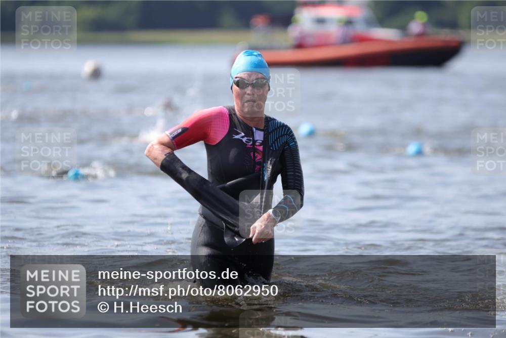 22.06.2025 - Viking Triathlon H.Heesch http://msf.ph/oto/8062950 22.06.2025 10:50:34 Schwimmen 24, 48, 202, 402, 418, 533 meine-sportfotos.de