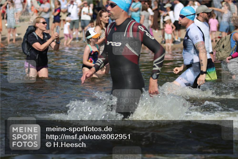 22.06.2025 - Viking Triathlon H.Heesch http://msf.ph/oto/8062951 22.06.2025 10:07:53 Schwimmen 31, 76, 95, 102, 130, 263, 292, 372, 453, 477, 503, 624, 650 meine-sportfotos.de