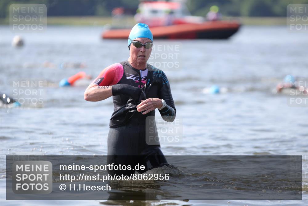22.06.2025 - Viking Triathlon H.Heesch http://msf.ph/oto/8062956 22.06.2025 10:50:35 Schwimmen 24, 48, 202, 402, 418, 533 meine-sportfotos.de