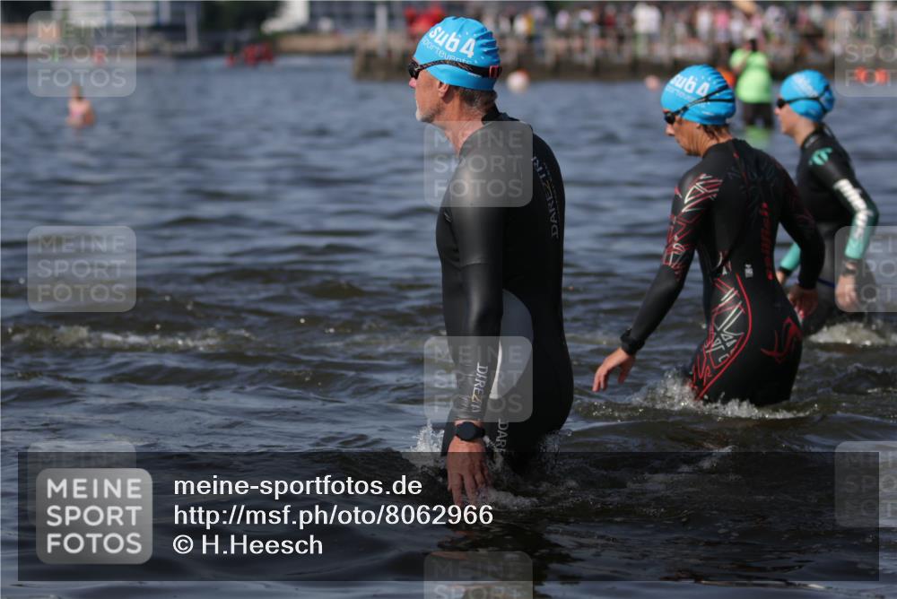 22.06.2025 - Viking Triathlon H.Heesch http://msf.ph/oto/8062966 22.06.2025 10:08:04 Schwimmen 51, 206, 268, 308, 378, 412, 422, 452, 466, 480, 523, 543, 647 meine-sportfotos.de