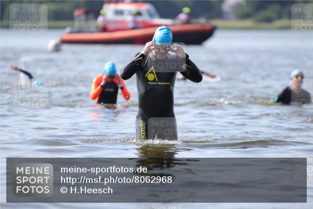 22.06.2025 - Viking Triathlon H.Heesch http://msf.ph/oto/8062968 22.06.2025 10:50:45 Schwimmen 48, 402, 523, 533, 543 meine-sportfotos.de