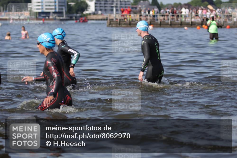 22.06.2025 - Viking Triathlon H.Heesch http://msf.ph/oto/8062970 22.06.2025 10:08:06 Schwimmen 51, 106, 116, 206, 268, 308, 378, 412, 422, 452, 466, 480, 523, 543, 647 meine-sportfotos.de