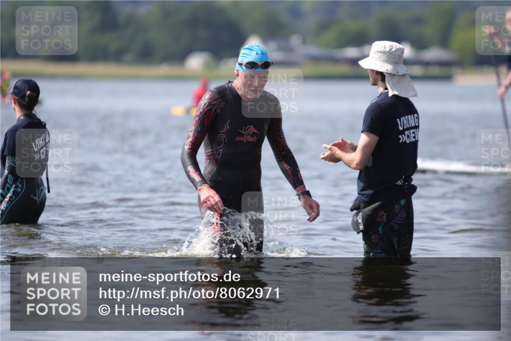 22.06.2025 - Viking Triathlon H.Heesch http://msf.ph/oto/8062971 22.06.2025 10:50:48 Schwimmen 308, 402, 523, 533, 543 meine-sportfotos.de