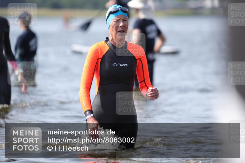 22.06.2025 - Viking Triathlon H.Heesch http://msf.ph/oto/8063002 22.06.2025 10:51:04 Schwimmen 308, 436, 484, 523, 543 meine-sportfotos.de