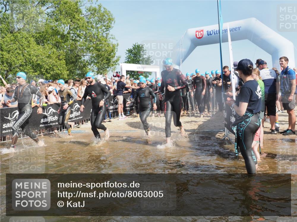 22.06.2025 - Viking Triathlon KatJ http://msf.ph/oto/8063005 22.06.2025 10:01:53 Schwimmen 3, 17, 33, 80, 91, 125, 158, 170, 271, 304, 310, 355, 496, 551, 555, 618 meine-sportfotos.de