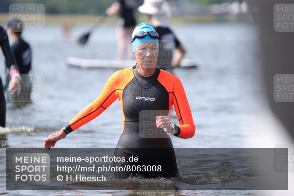 22.06.2025 - Viking Triathlon H.Heesch http://msf.ph/oto/8063008 22.06.2025 10:51:04 Schwimmen 308, 436, 484, 523, 543 meine-sportfotos.de