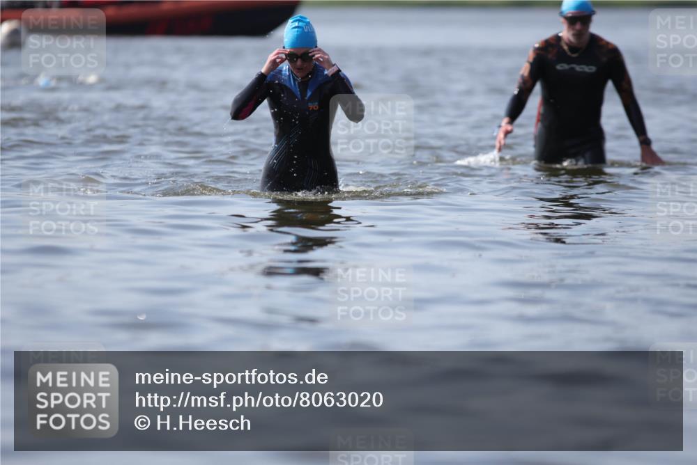 22.06.2025 - Viking Triathlon H.Heesch http://msf.ph/oto/8063020 22.06.2025 10:51:13 Schwimmen 308, 436, 477, 484 meine-sportfotos.de