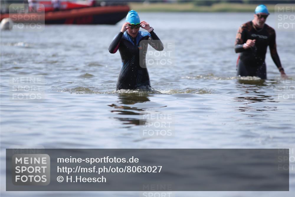 22.06.2025 - Viking Triathlon H.Heesch http://msf.ph/oto/8063027 22.06.2025 10:51:13 Schwimmen 308, 436, 477, 484 meine-sportfotos.de