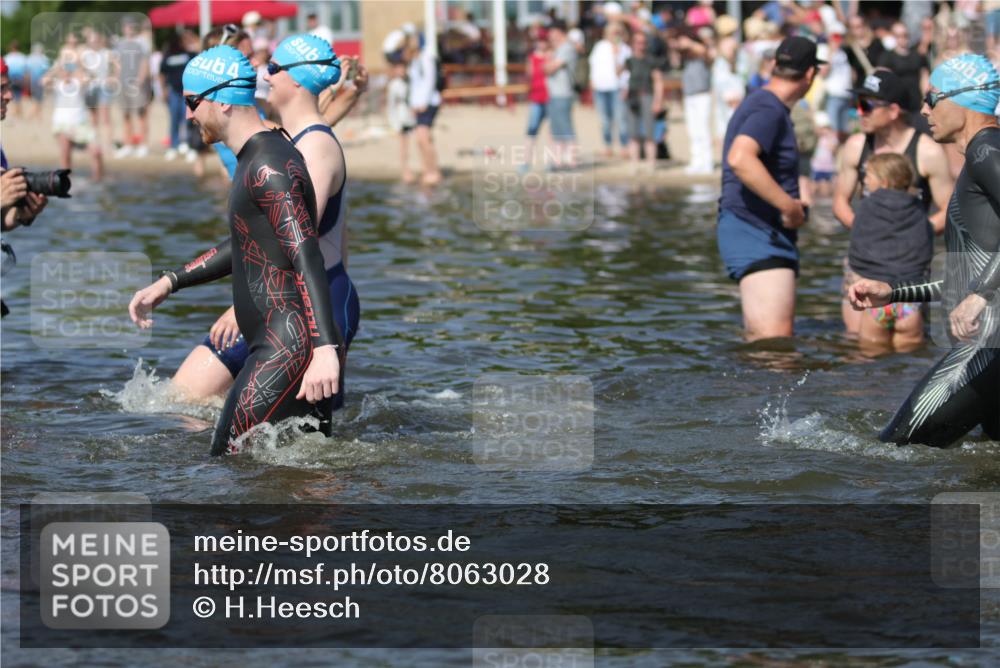 22.06.2025 - Viking Triathlon H.Heesch http://msf.ph/oto/8063028 22.06.2025 10:08:28 Schwimmen 48, 69, 97, 140, 222, 360, 364, 472, 481, 490, 499, 518, 542 meine-sportfotos.de