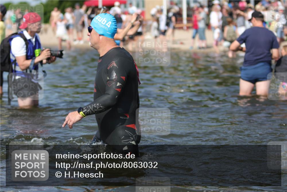 22.06.2025 - Viking Triathlon H.Heesch http://msf.ph/oto/8063032 22.06.2025 10:08:31 Schwimmen 48, 69, 71, 97, 166, 246, 319, 357, 360, 472, 481, 490, 499, 518, 542 meine-sportfotos.de