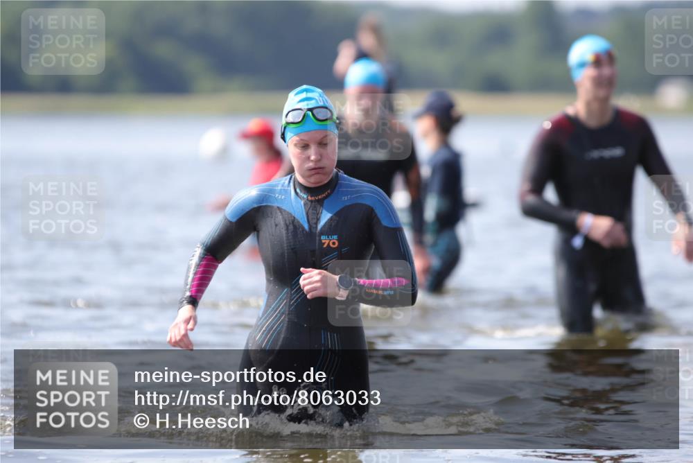22.06.2025 - Viking Triathlon H.Heesch http://msf.ph/oto/8063033 22.06.2025 10:51:22 Schwimmen 422, 436, 477 meine-sportfotos.de