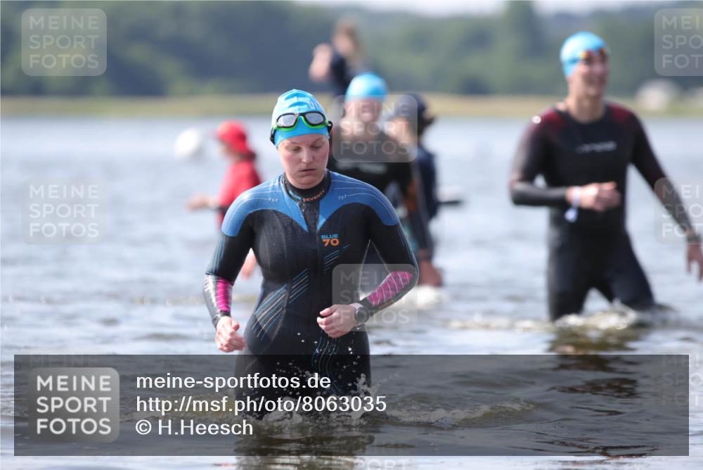 22.06.2025 - Viking Triathlon H.Heesch http://msf.ph/oto/8063035 22.06.2025 10:51:22 Schwimmen 422, 436, 477 meine-sportfotos.de