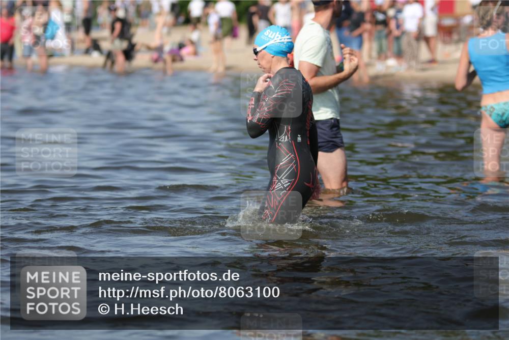 22.06.2025 - Viking Triathlon H.Heesch http://msf.ph/oto/8063100 22.06.2025 10:09:07 Schwimmen  meine-sportfotos.de