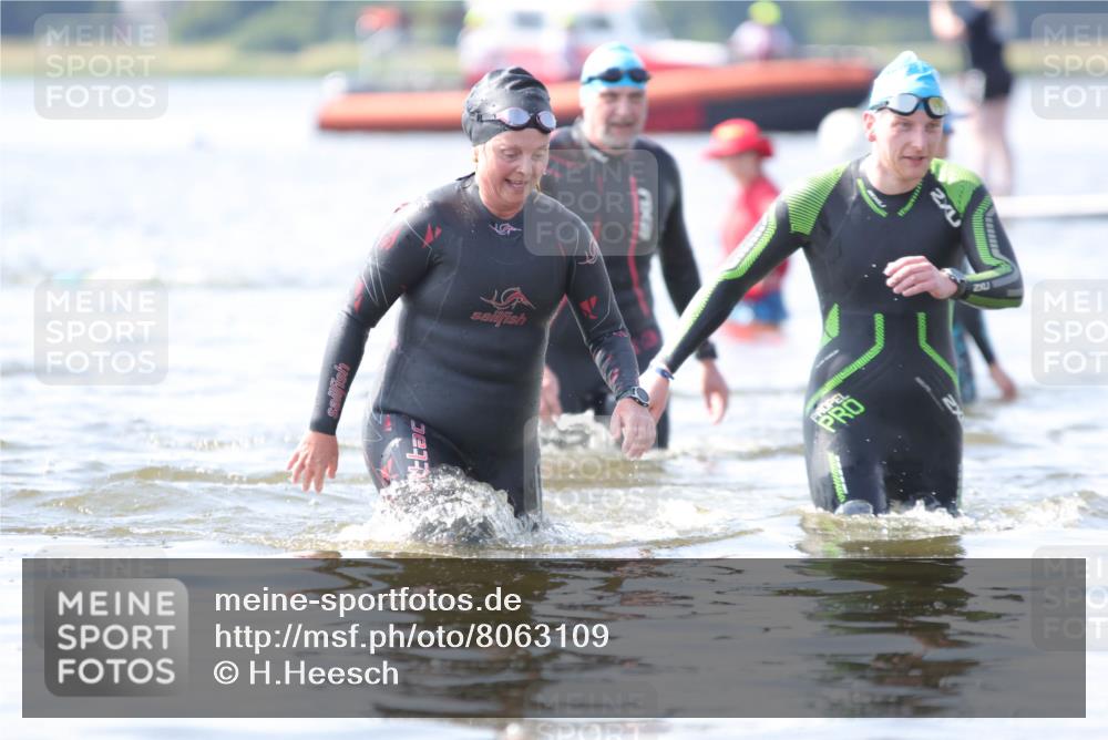 22.06.2025 - Viking Triathlon H.Heesch http://msf.ph/oto/8063109 22.06.2025 10:52:11 Schwimmen 116, 136, 481, 490, 542 meine-sportfotos.de