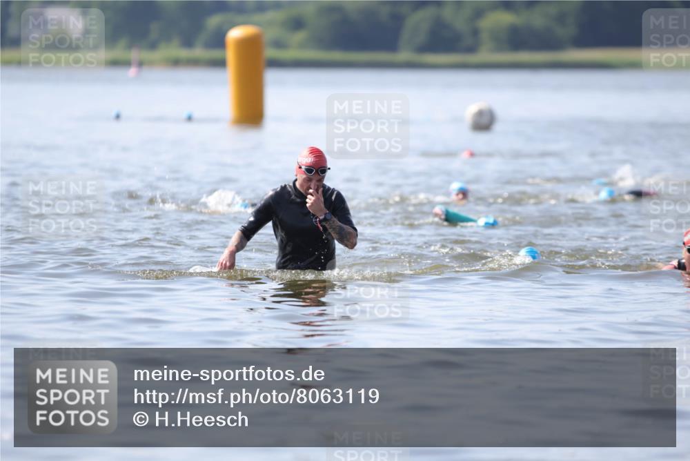 22.06.2025 - Viking Triathlon H.Heesch http://msf.ph/oto/8063119 22.06.2025 10:52:29 Schwimmen 116, 136, 481, 490 meine-sportfotos.de