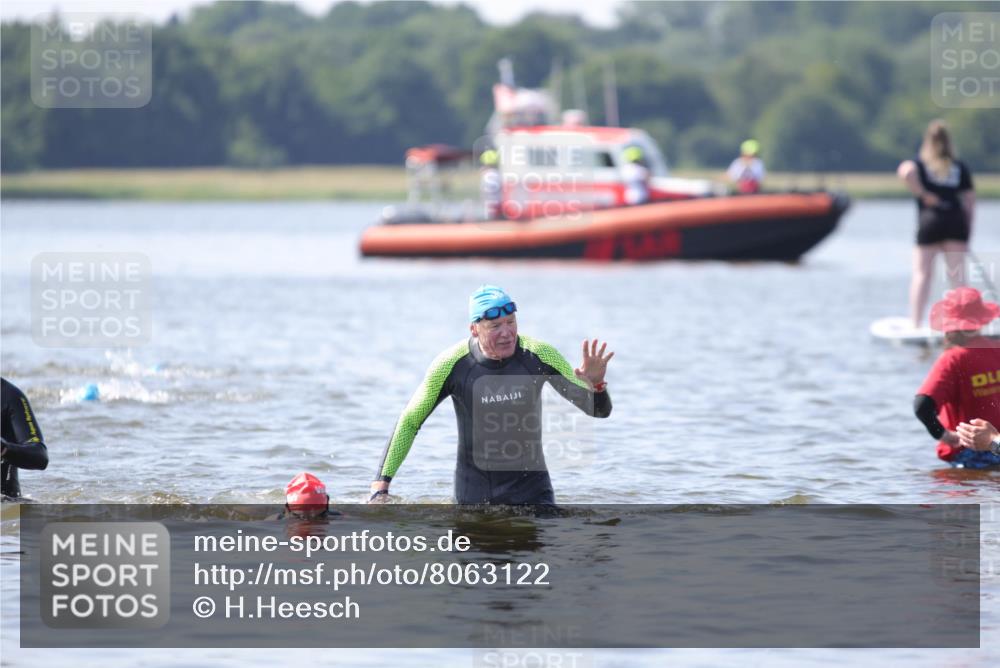 22.06.2025 - Viking Triathlon H.Heesch http://msf.ph/oto/8063122 22.06.2025 10:52:33 Schwimmen 490 meine-sportfotos.de