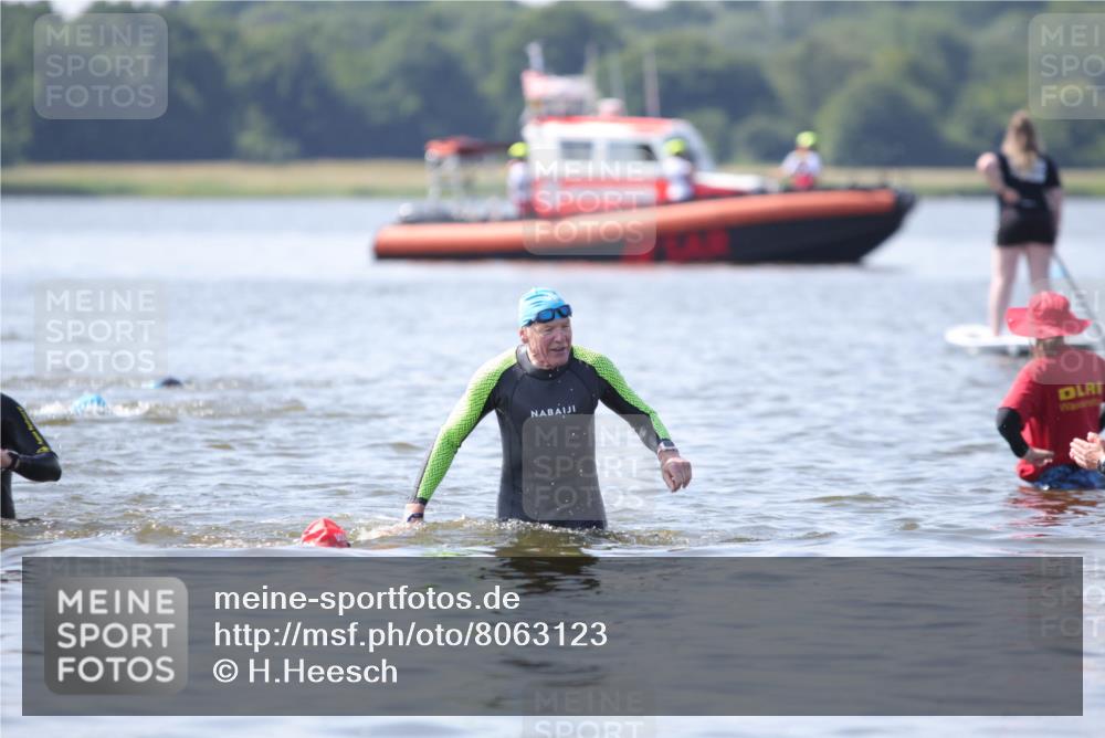 22.06.2025 - Viking Triathlon H.Heesch http://msf.ph/oto/8063123 22.06.2025 10:52:33 Schwimmen 490 meine-sportfotos.de