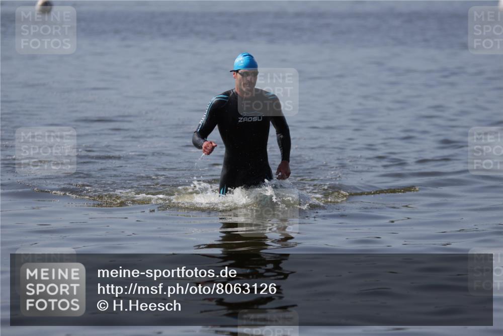 22.06.2025 - Viking Triathlon H.Heesch http://msf.ph/oto/8063126 22.06.2025 10:22:38 Schwimmen 100 meine-sportfotos.de
