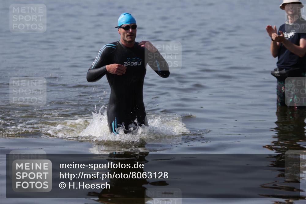 22.06.2025 - Viking Triathlon H.Heesch http://msf.ph/oto/8063128 22.06.2025 10:22:44 Schwimmen 100 meine-sportfotos.de