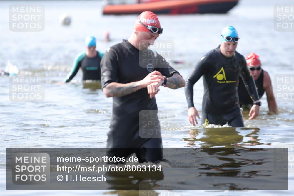 22.06.2025 - Viking Triathlon H.Heesch http://msf.ph/oto/8063134 22.06.2025 10:52:45 Schwimmen 106, 160, 656 meine-sportfotos.de