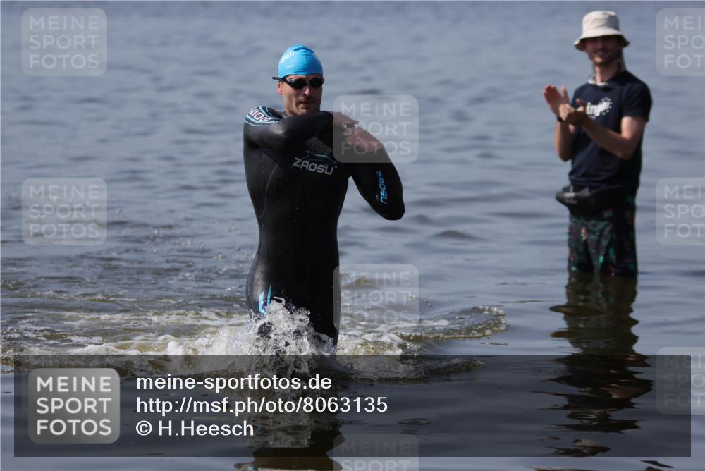 22.06.2025 - Viking Triathlon H.Heesch http://msf.ph/oto/8063135 22.06.2025 10:22:44 Schwimmen 100 meine-sportfotos.de