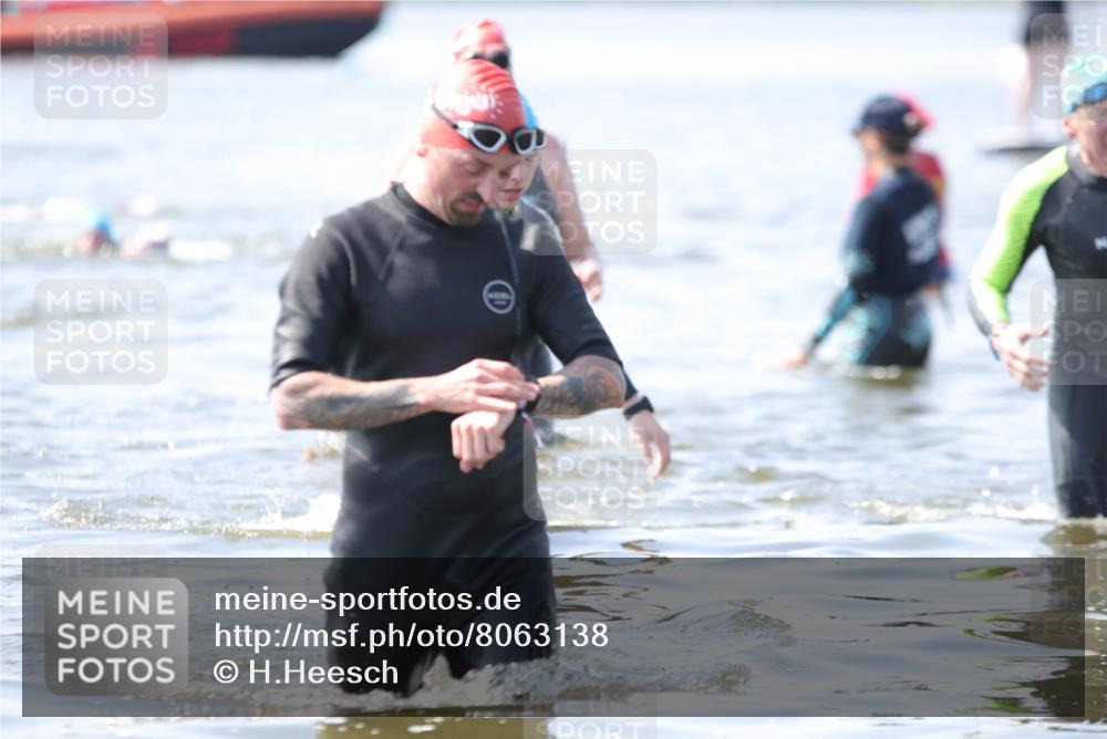 22.06.2025 - Viking Triathlon H.Heesch http://msf.ph/oto/8063138 22.06.2025 10:52:47 Schwimmen 106, 160, 656 meine-sportfotos.de
