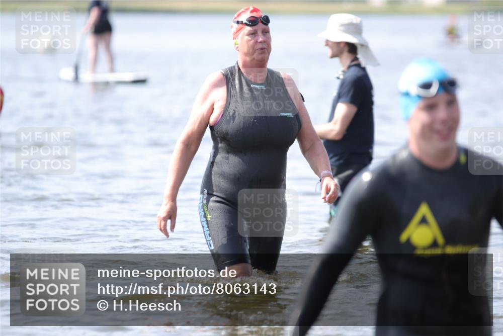 22.06.2025 - Viking Triathlon H.Heesch http://msf.ph/oto/8063143 22.06.2025 10:52:55 Schwimmen 106, 160, 470, 640, 656 meine-sportfotos.de