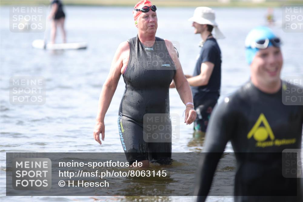 22.06.2025 - Viking Triathlon H.Heesch http://msf.ph/oto/8063145 22.06.2025 10:52:55 Schwimmen 106, 160, 470, 640, 656 meine-sportfotos.de