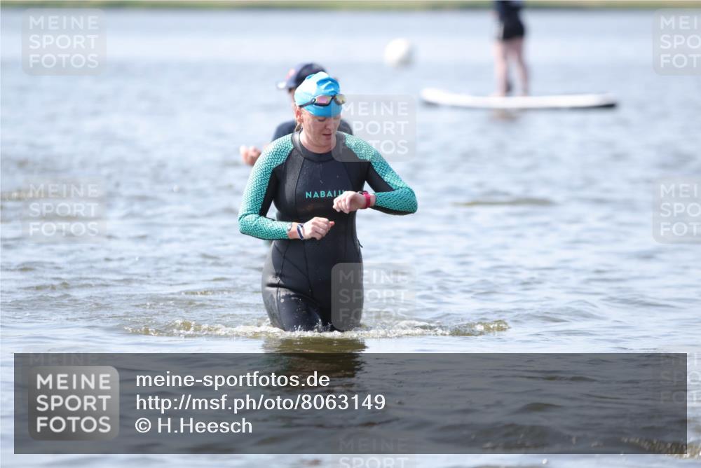 22.06.2025 - Viking Triathlon H.Heesch http://msf.ph/oto/8063149 22.06.2025 10:52:58 Schwimmen 106, 160, 165, 470, 640, 656 meine-sportfotos.de